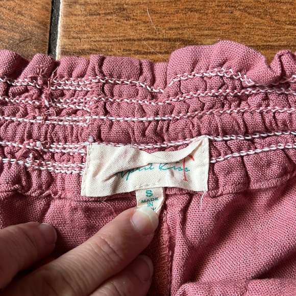 Comfy, lightweight linen shorts. - Picture 3 of 4